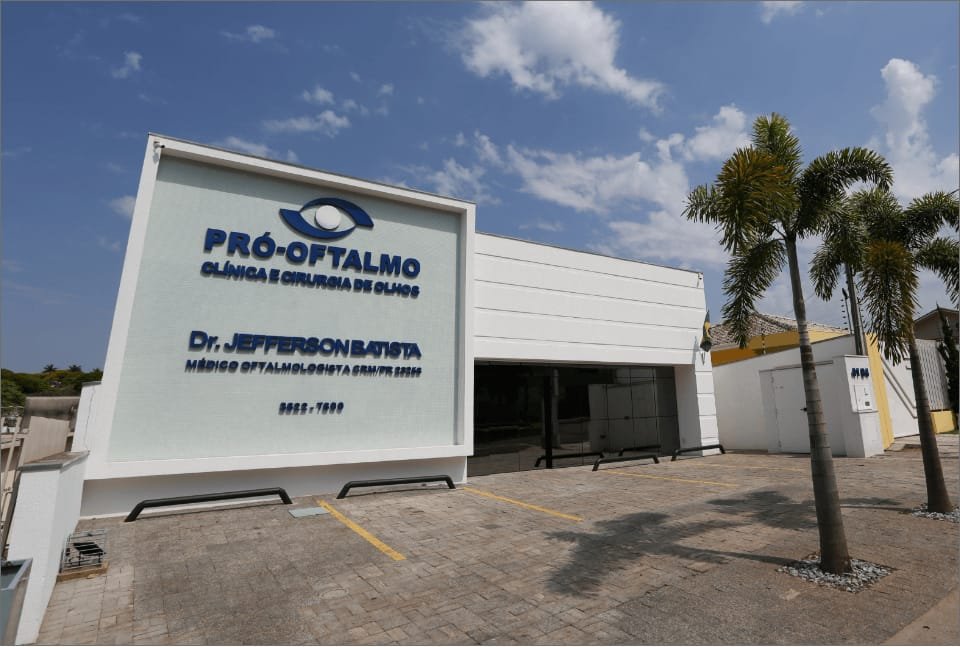 Fachada da Pró-Oftalmo Clínica e Cirurgia de Olhos, na R. Perobal, em Umuarama